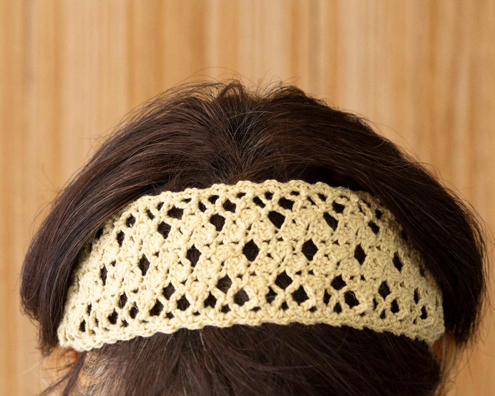 リネンとコットンで優しい締め付け感の編みヘアバンド。長さ調節可。色:紺・くすみイエロー | 7枚目